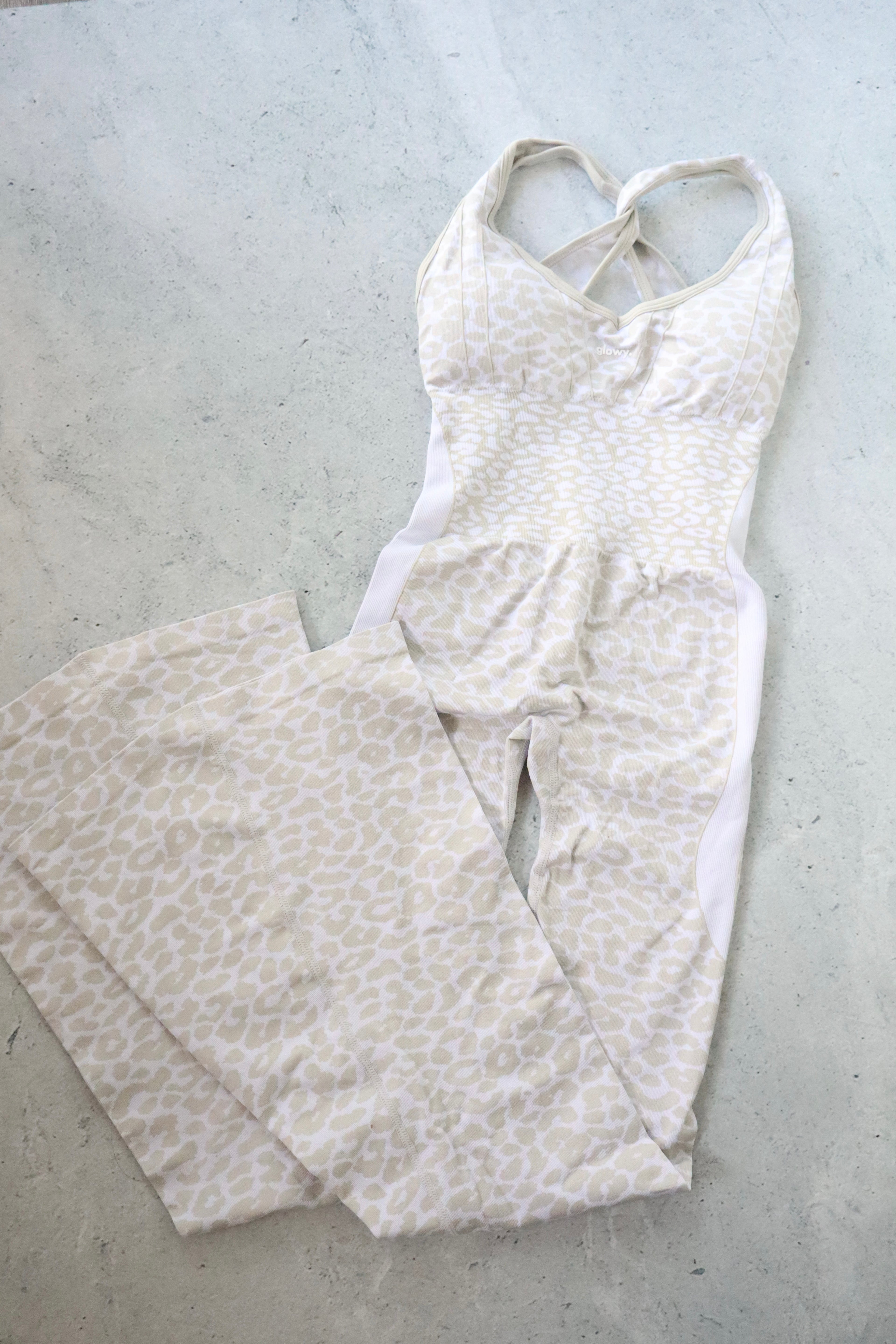 Talla S,M,L - Blanco/Gris